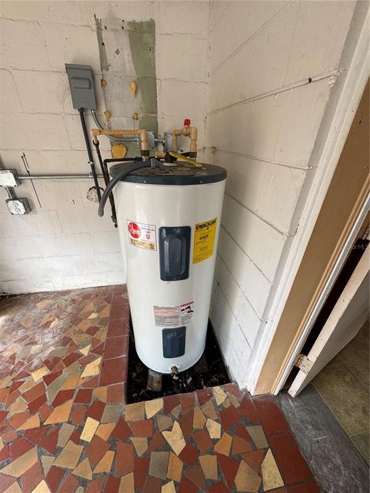 待售: $130,000 (2 贝兹, 1 浴室, 1127 平方英尺)