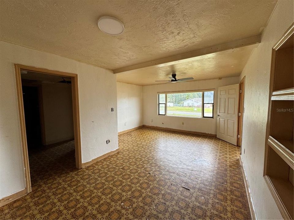 待售: $130,000 (2 贝兹, 1 浴室, 1127 平方英尺)