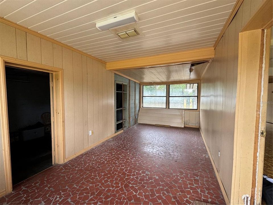 待售: $130,000 (2 贝兹, 1 浴室, 1127 平方英尺)