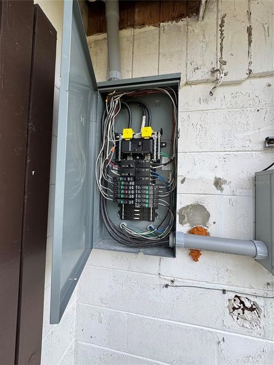 待售: $130,000 (2 贝兹, 1 浴室, 1127 平方英尺)