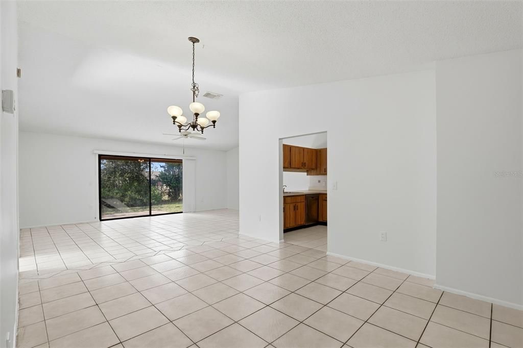 En Venta: $264,000 (3 camas, 2 baños, 1361 Pies cuadrados)