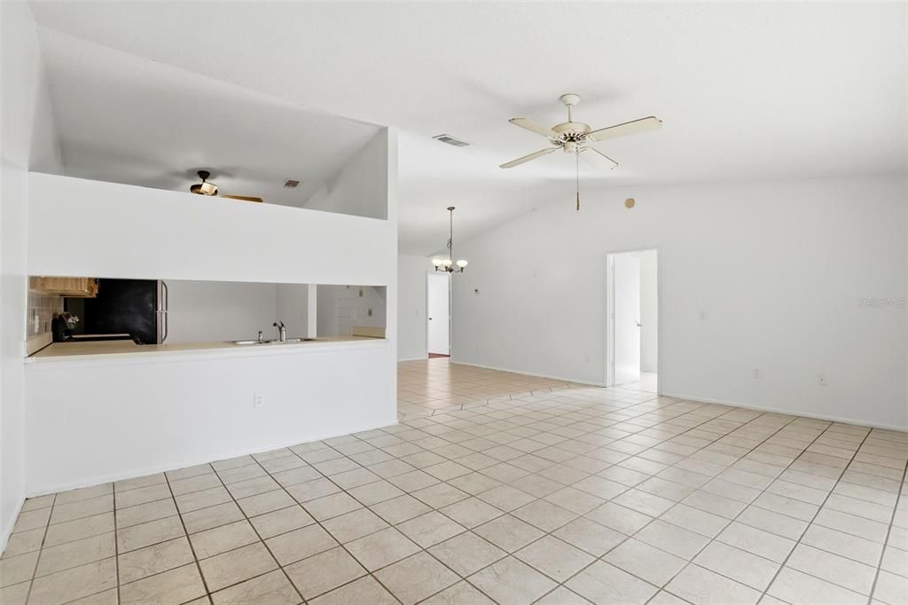 En Venta: $264,000 (3 camas, 2 baños, 1361 Pies cuadrados)