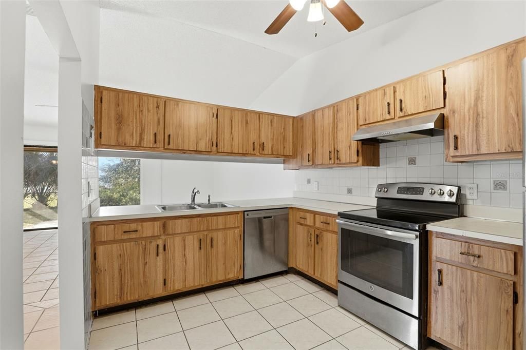 En Venta: $264,000 (3 camas, 2 baños, 1361 Pies cuadrados)