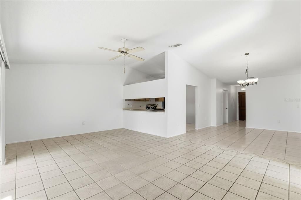 En Venta: $264,000 (3 camas, 2 baños, 1361 Pies cuadrados)