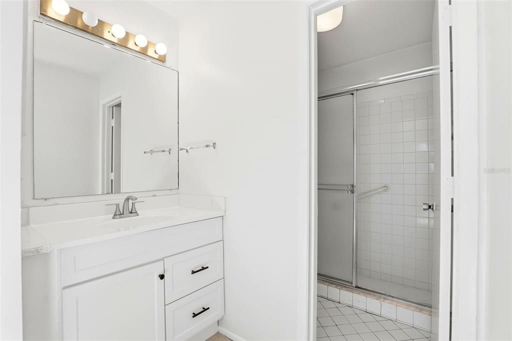 En Venta: $264,000 (3 camas, 2 baños, 1361 Pies cuadrados)