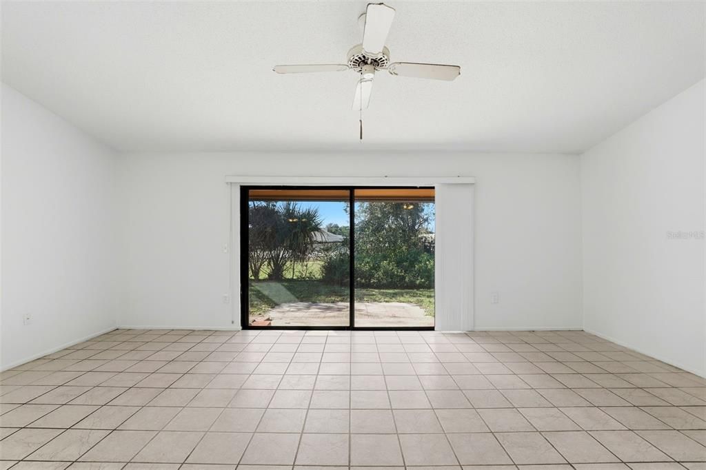 En Venta: $264,000 (3 camas, 2 baños, 1361 Pies cuadrados)