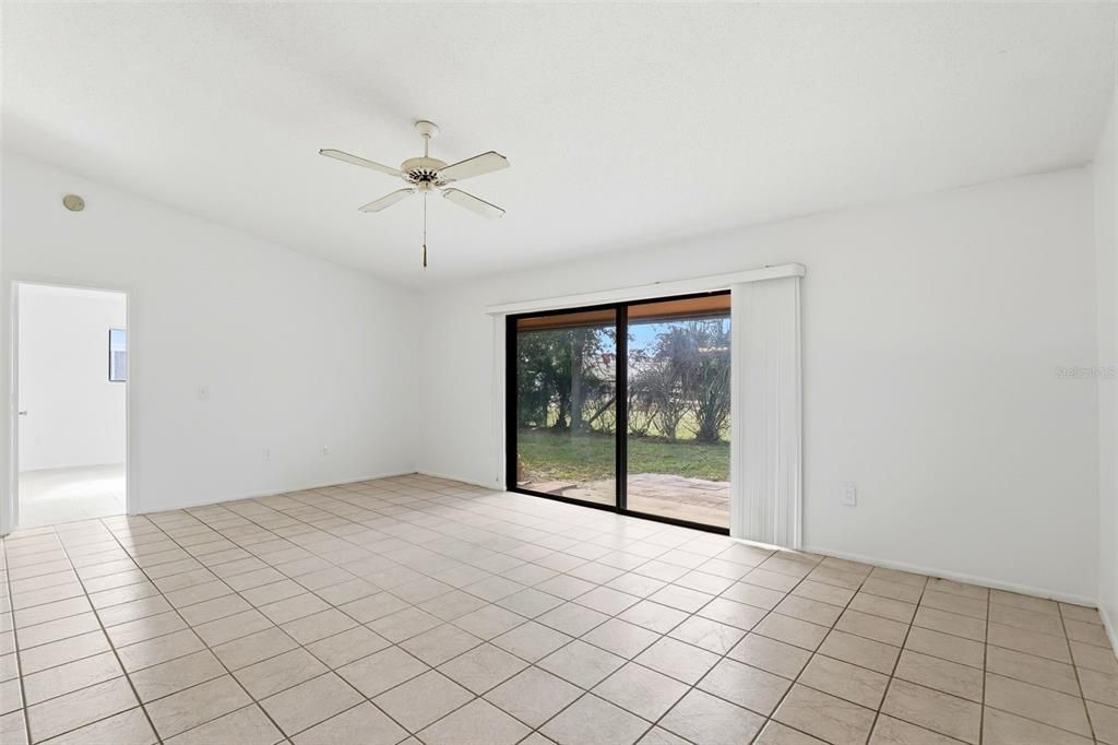 En Venta: $264,000 (3 camas, 2 baños, 1361 Pies cuadrados)