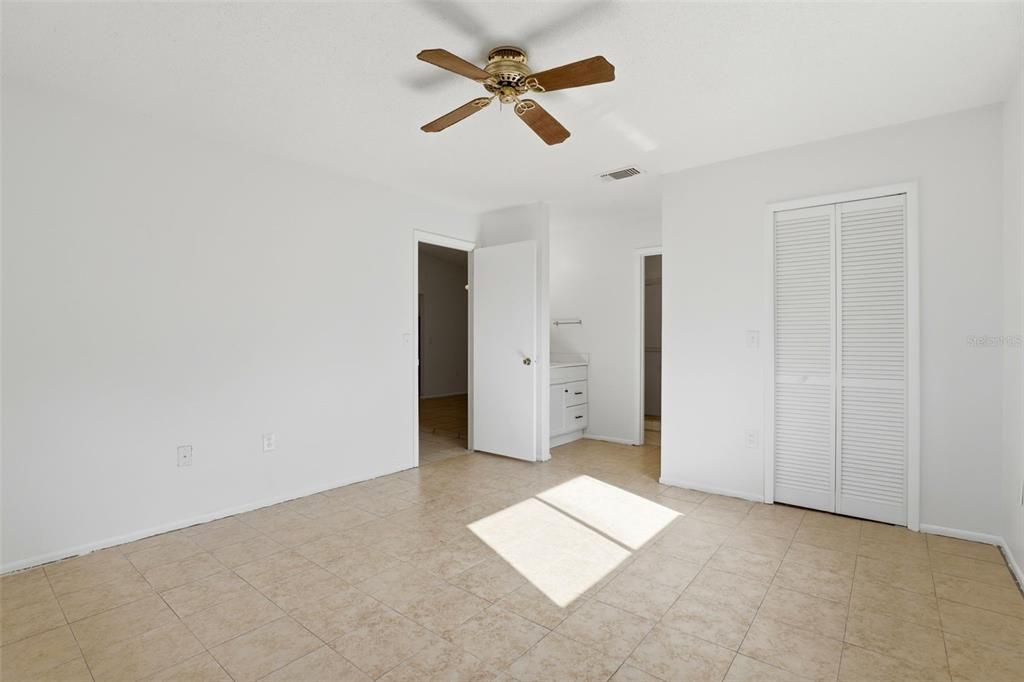 En Venta: $264,000 (3 camas, 2 baños, 1361 Pies cuadrados)