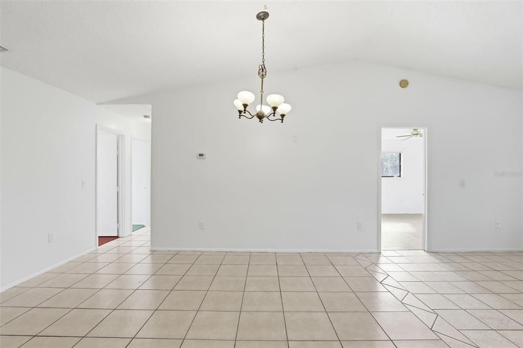 En Venta: $264,000 (3 camas, 2 baños, 1361 Pies cuadrados)