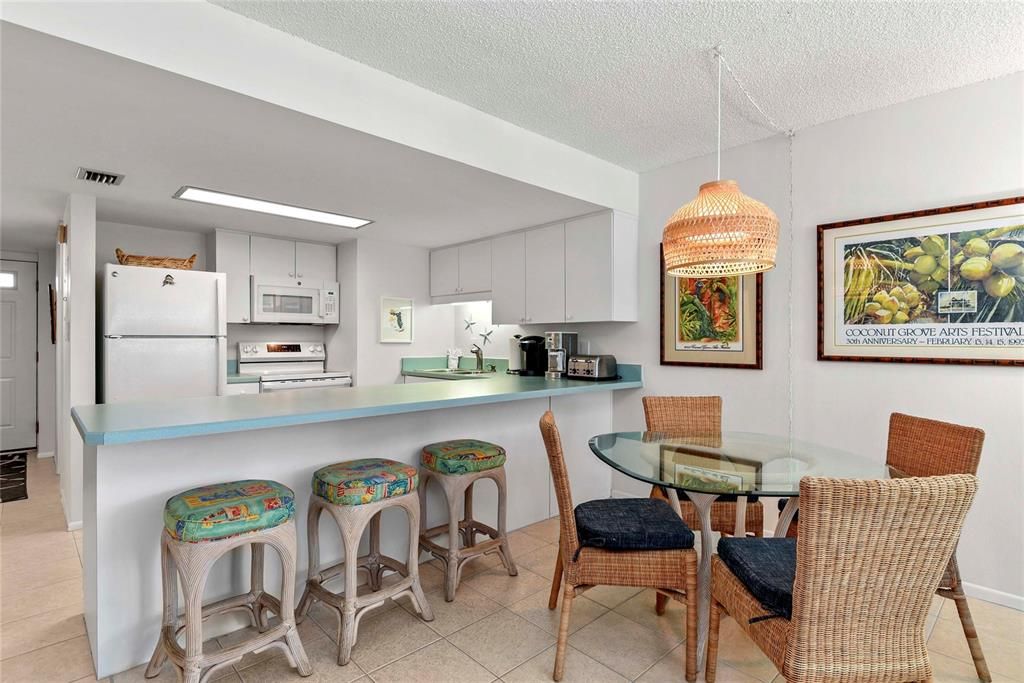 For Sale: $695,000 (3 beds, 2 baths, 1176 Square Feet)