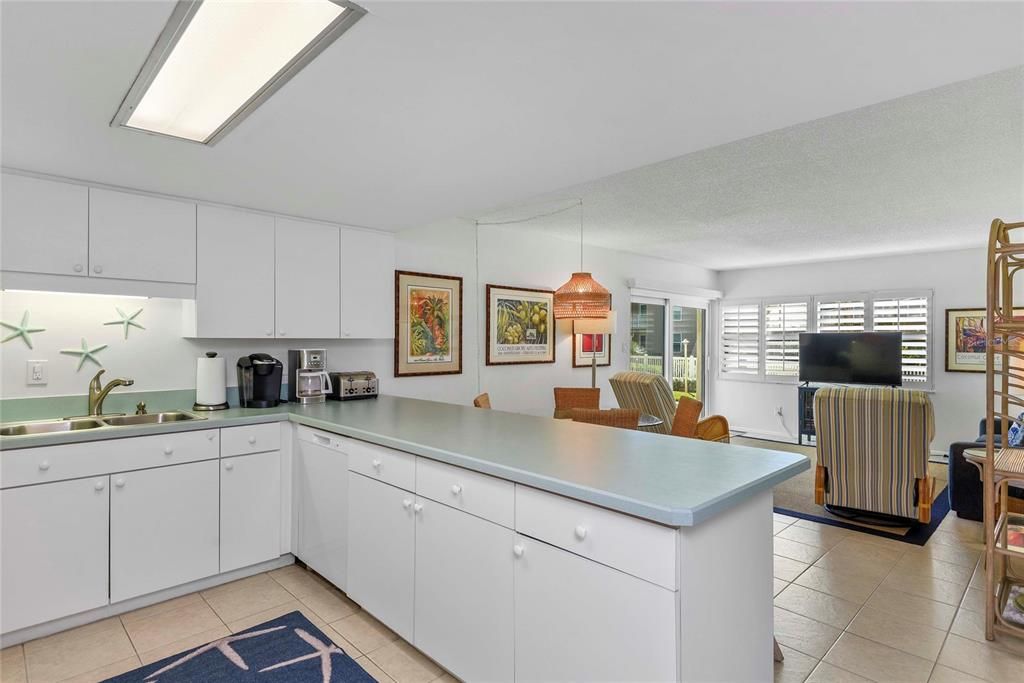 For Sale: $695,000 (3 beds, 2 baths, 1176 Square Feet)