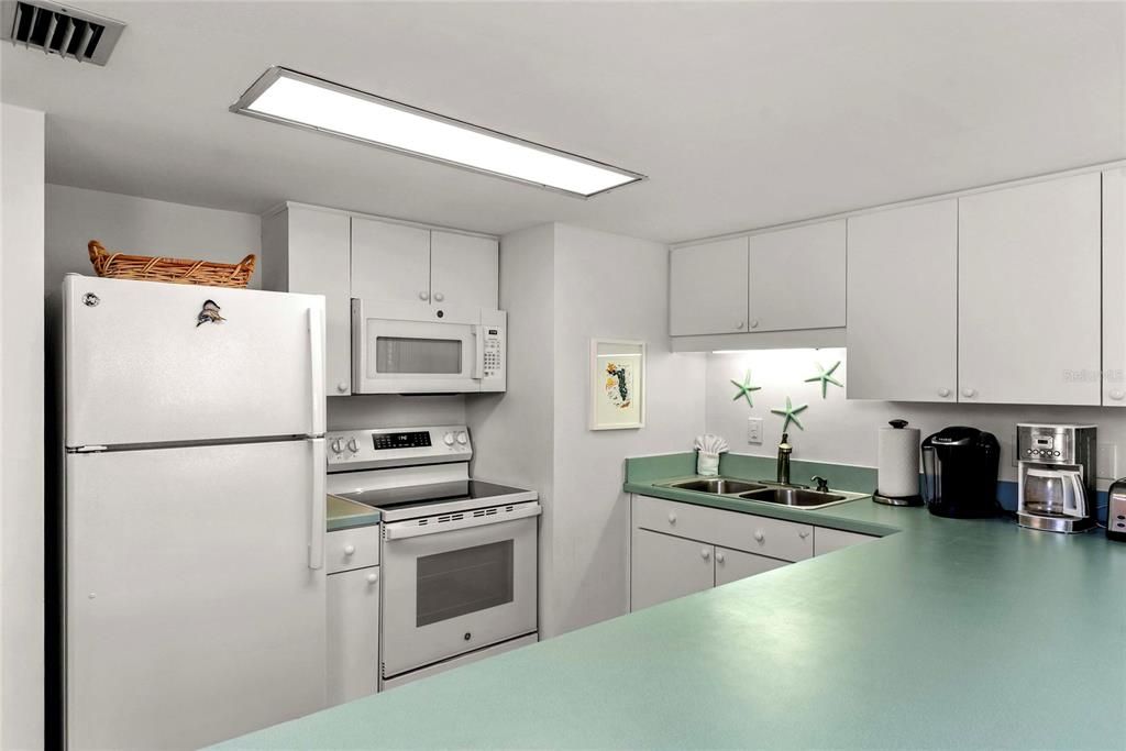 For Sale: $695,000 (3 beds, 2 baths, 1176 Square Feet)