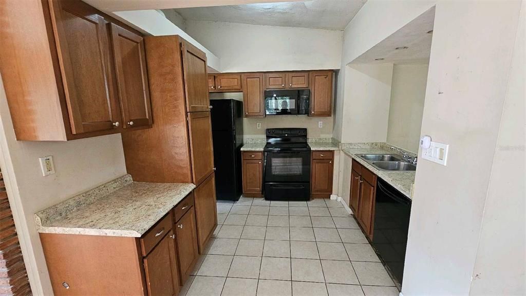 En Venta: $300,000 (4 camas, 3 baños, 2167 Pies cuadrados)