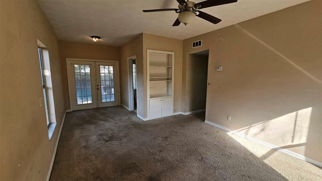 En Venta: $300,000 (4 camas, 3 baños, 2167 Pies cuadrados)