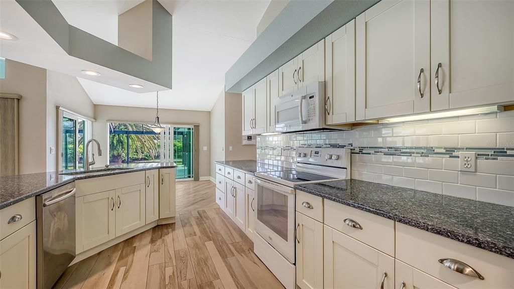 待售: $650,000 (3 贝兹, 2 浴室, 2449 平方英尺)