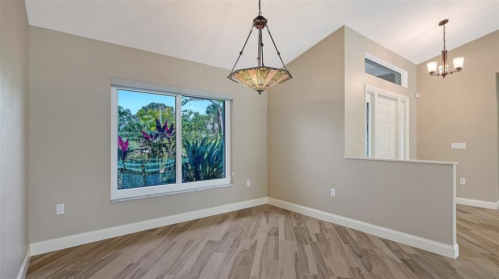 待售: $650,000 (3 贝兹, 2 浴室, 2449 平方英尺)