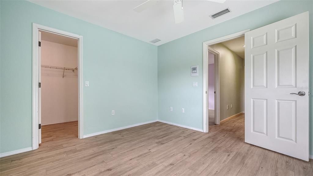 待售: $650,000 (3 贝兹, 2 浴室, 2449 平方英尺)