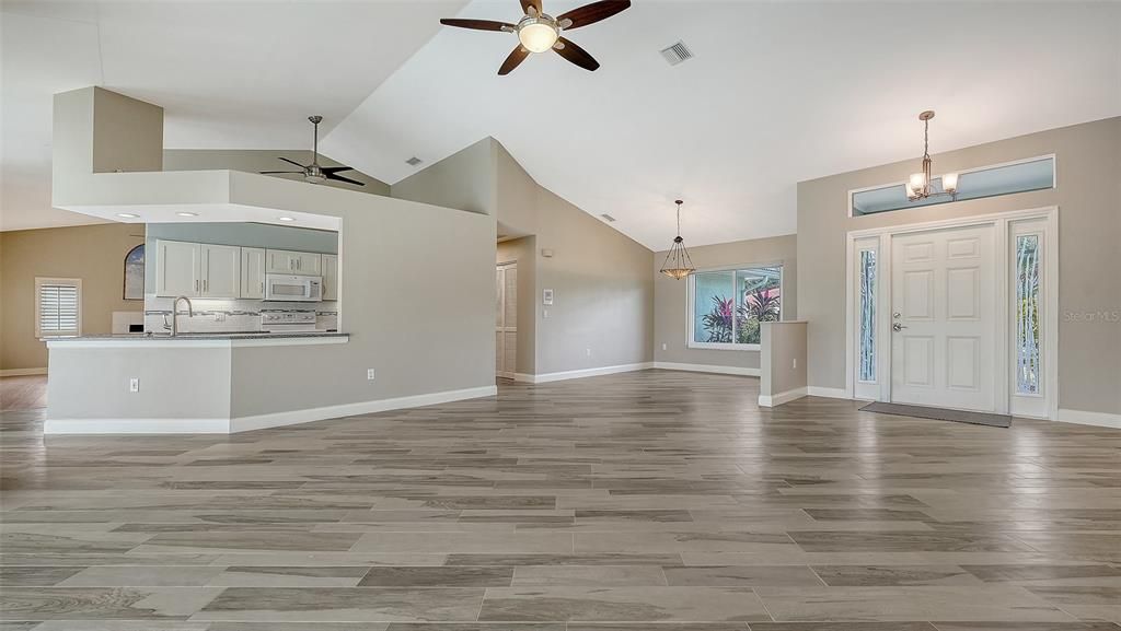 待售: $650,000 (3 贝兹, 2 浴室, 2449 平方英尺)