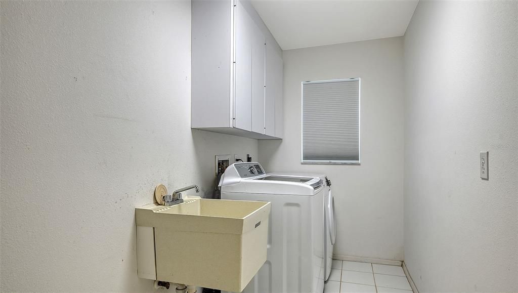 待售: $650,000 (3 贝兹, 2 浴室, 2449 平方英尺)