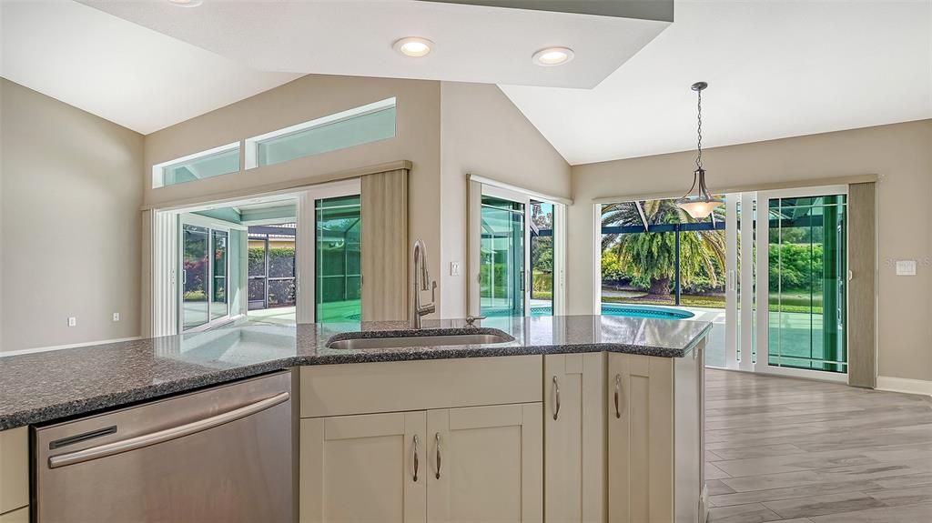 待售: $650,000 (3 贝兹, 2 浴室, 2449 平方英尺)