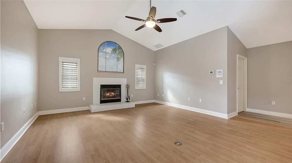 待售: $650,000 (3 贝兹, 2 浴室, 2449 平方英尺)