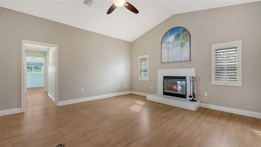 待售: $650,000 (3 贝兹, 2 浴室, 2449 平方英尺)