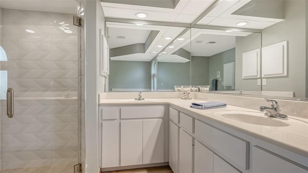 待售: $650,000 (3 贝兹, 2 浴室, 2449 平方英尺)