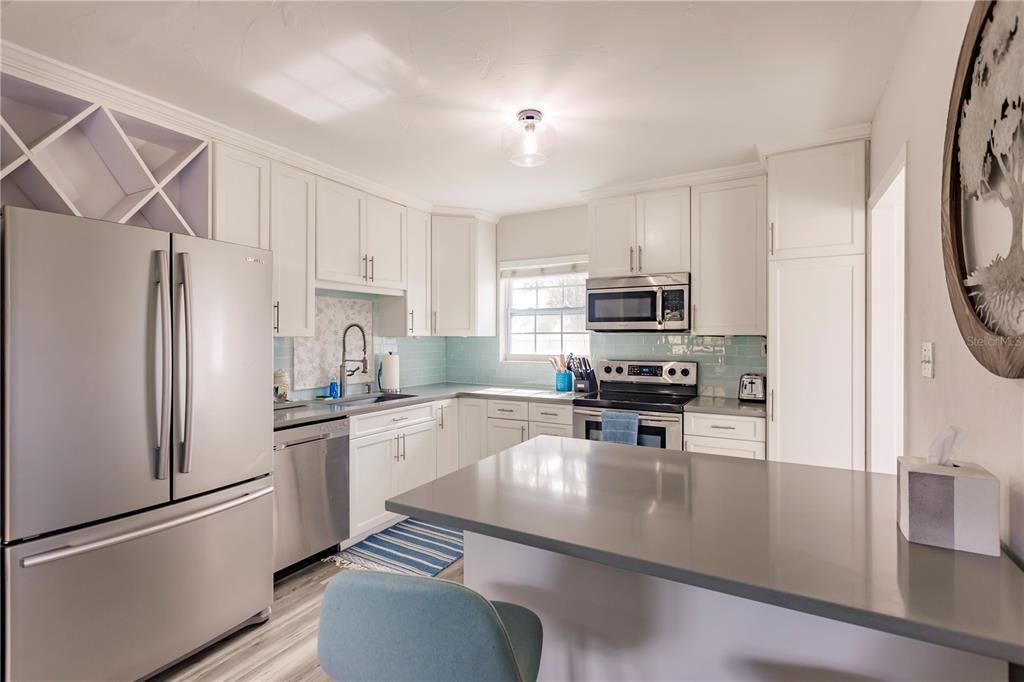 For Rent: $1,800 (2 beds, 1 baths, 900 Square Feet)