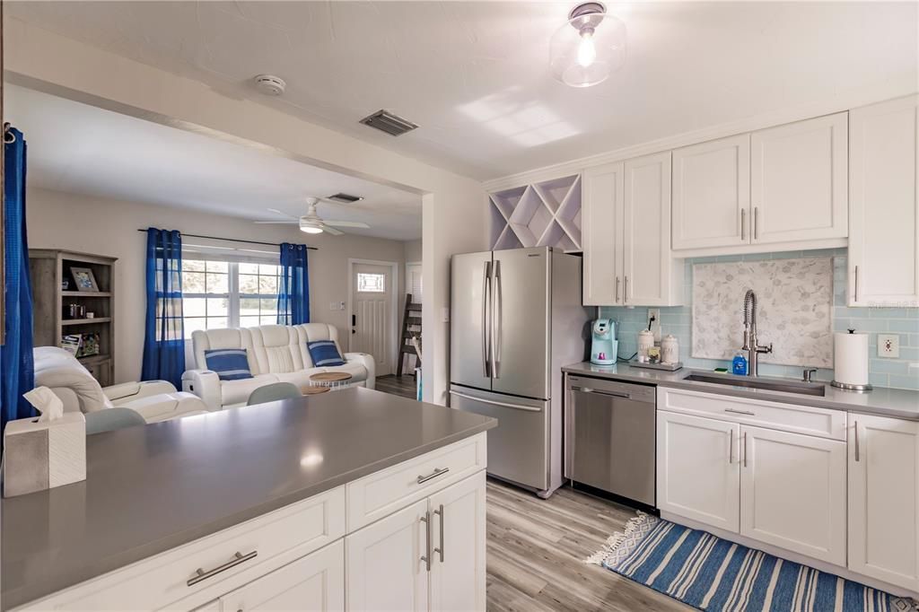 For Rent: $1,800 (2 beds, 1 baths, 900 Square Feet)