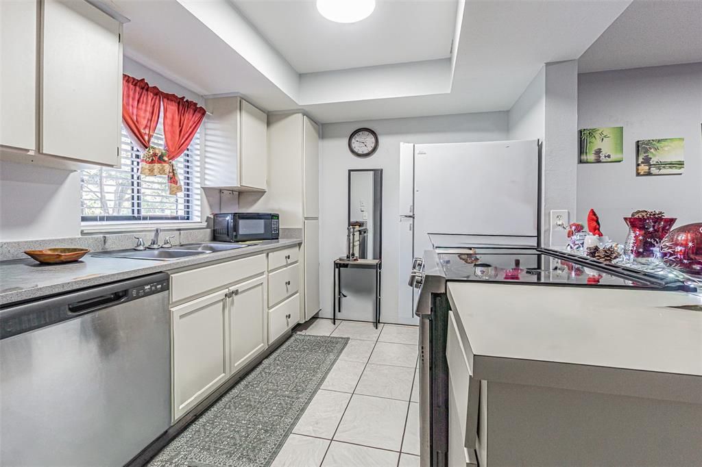 На продажу: $190,500 (2 спален, 2 ванн, 1037 Квадратных фут)