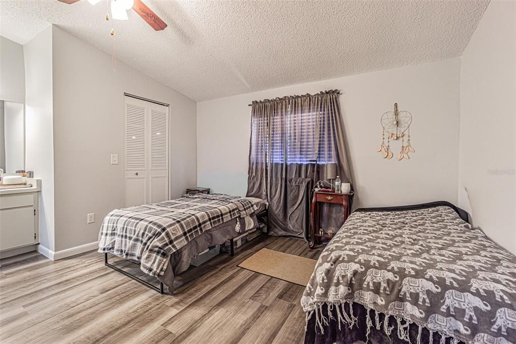 На продажу: $190,500 (2 спален, 2 ванн, 1037 Квадратных фут)