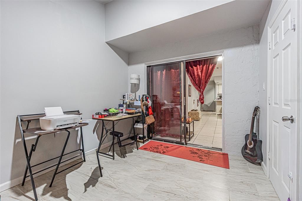 На продажу: $190,500 (2 спален, 2 ванн, 1037 Квадратных фут)