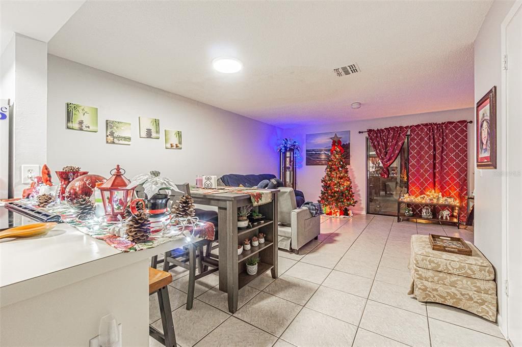 На продажу: $190,500 (2 спален, 2 ванн, 1037 Квадратных фут)