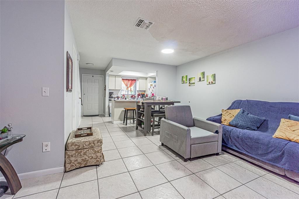 На продажу: $190,500 (2 спален, 2 ванн, 1037 Квадратных фут)