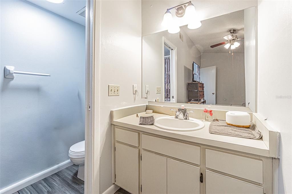 На продажу: $190,500 (2 спален, 2 ванн, 1037 Квадратных фут)