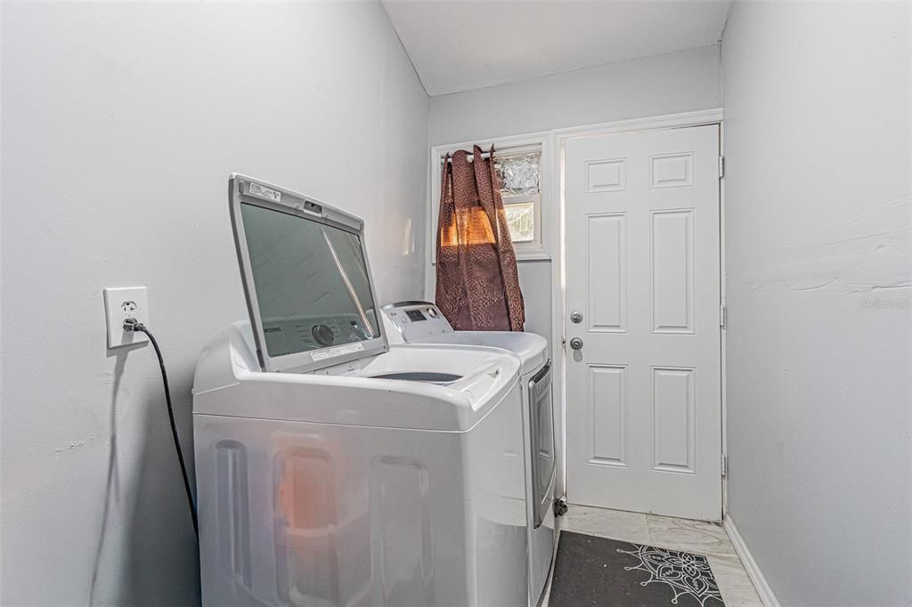 На продажу: $190,500 (2 спален, 2 ванн, 1037 Квадратных фут)