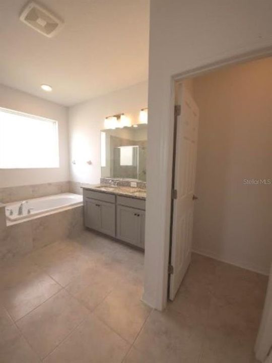 出租: $3,150 (4 贝兹, 3 浴室, 3014 平方英尺)