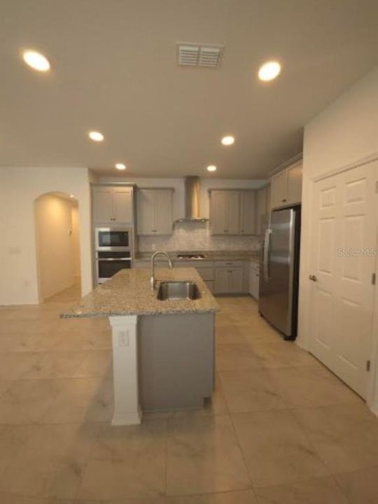 出租: $3,150 (4 贝兹, 3 浴室, 3014 平方英尺)