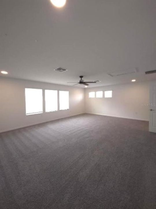 出租: $3,150 (4 贝兹, 3 浴室, 3014 平方英尺)