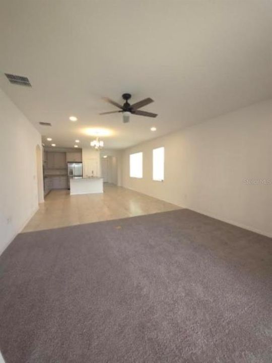 出租: $3,150 (4 贝兹, 3 浴室, 3014 平方英尺)