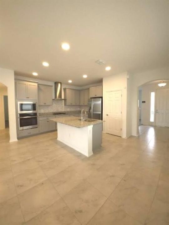 出租: $3,150 (4 贝兹, 3 浴室, 3014 平方英尺)