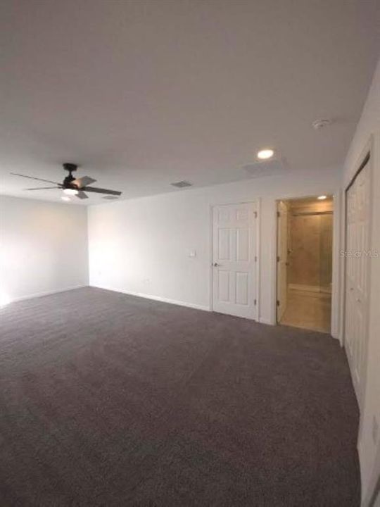 出租: $3,150 (4 贝兹, 3 浴室, 3014 平方英尺)