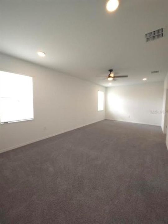 出租: $3,150 (4 贝兹, 3 浴室, 3014 平方英尺)