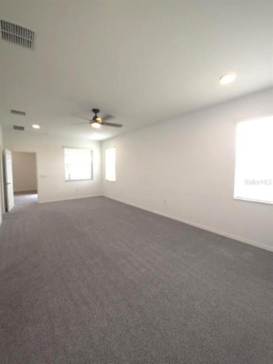 出租: $3,150 (4 贝兹, 3 浴室, 3014 平方英尺)