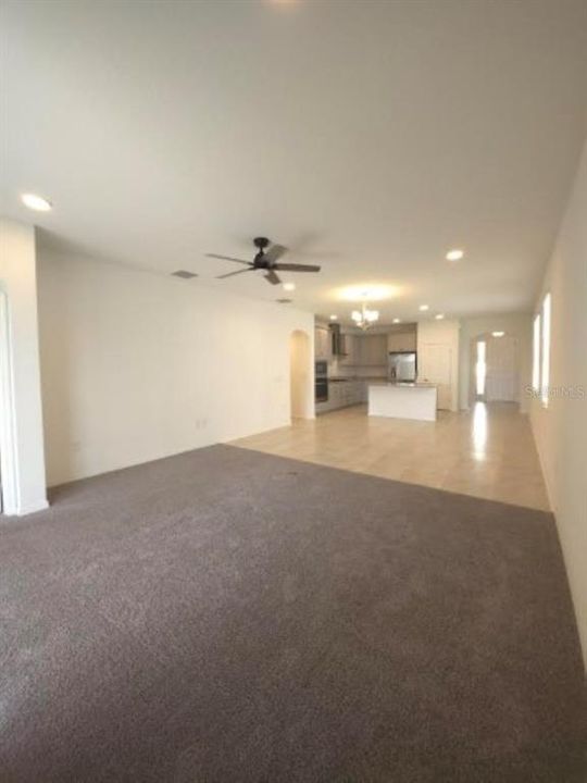 出租: $3,150 (4 贝兹, 3 浴室, 3014 平方英尺)