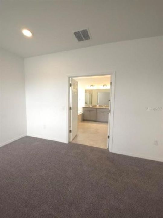 出租: $3,150 (4 贝兹, 3 浴室, 3014 平方英尺)