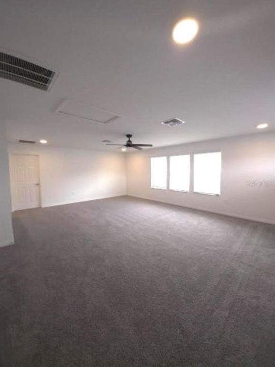 出租: $3,150 (4 贝兹, 3 浴室, 3014 平方英尺)