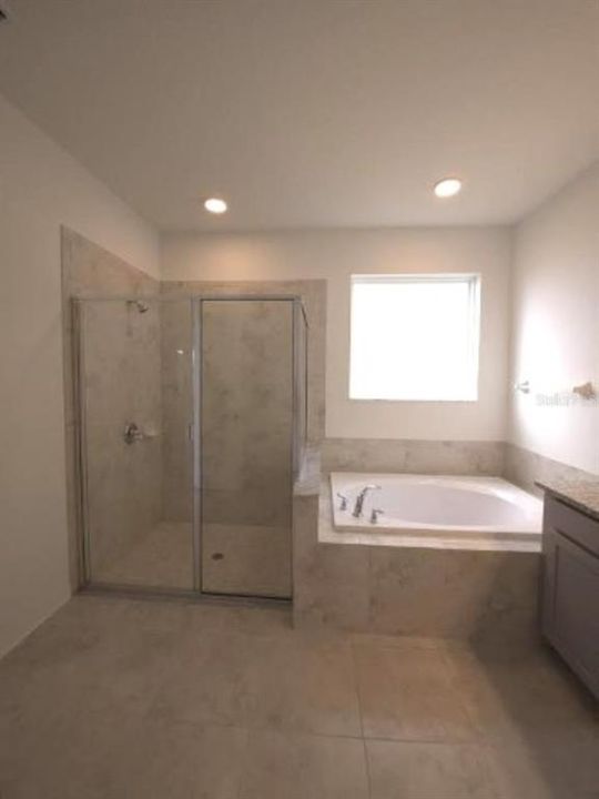 出租: $3,150 (4 贝兹, 3 浴室, 3014 平方英尺)