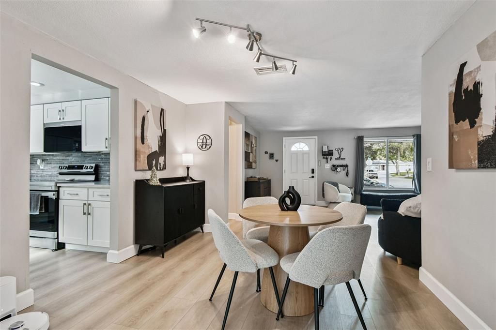 En Venta: $559,000 (2 camas, 2 baños, 1656 Pies cuadrados)