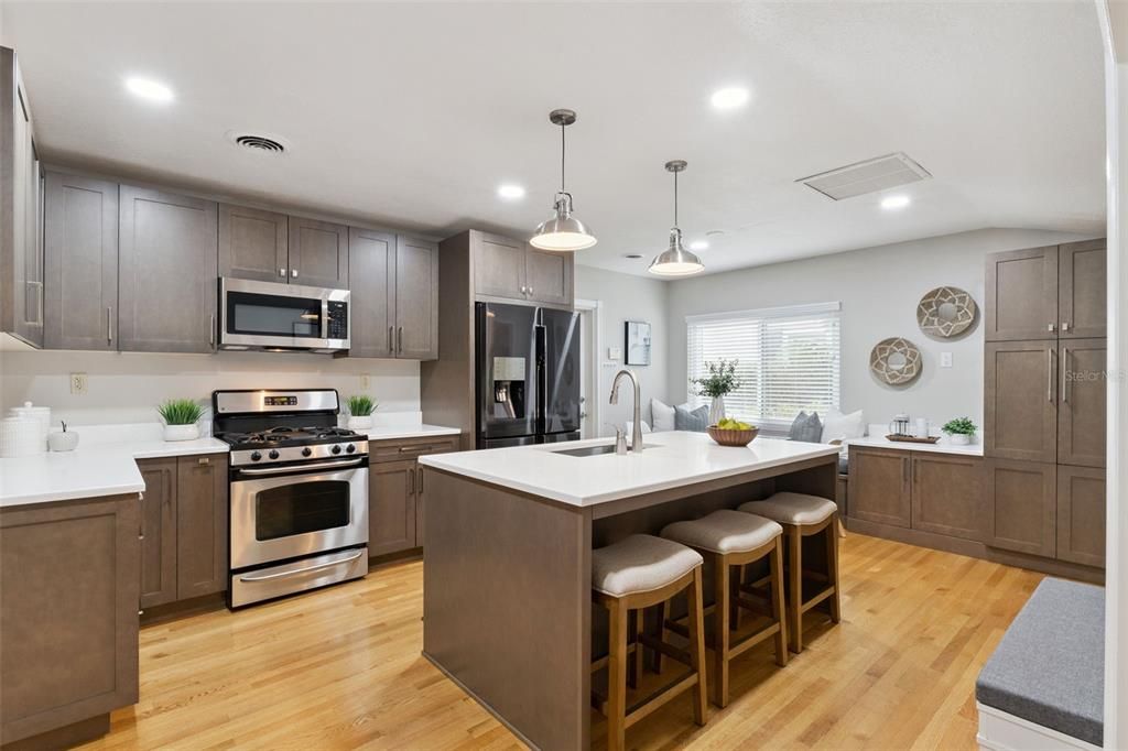 For Sale: $899,900 (5 beds, 3 baths, 2188 Square Feet)